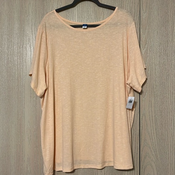 Old Navy Tops - NWT Old Navy Peach Luxe Tee